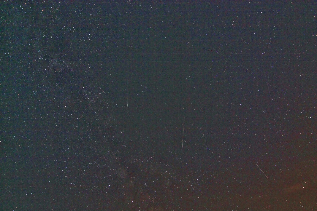 Viel Betrieb am Himmel über der Sternwarte, 8.7.2016, Bild Martin Steinbeißer