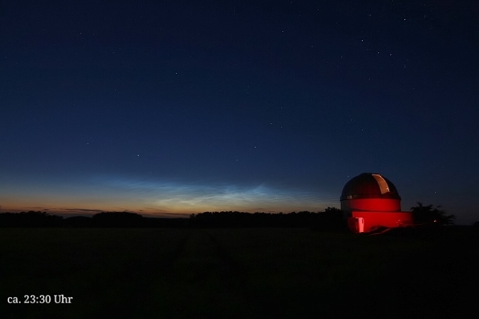 Nachtleuchtende Wolken über der Sternwarte, 8.6.2019, Aufnahme: Martin Steinbeißer